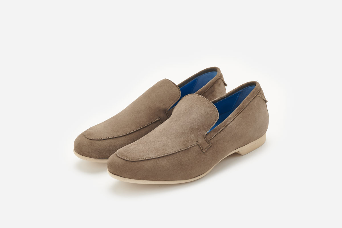Suede loafer with rubber sole