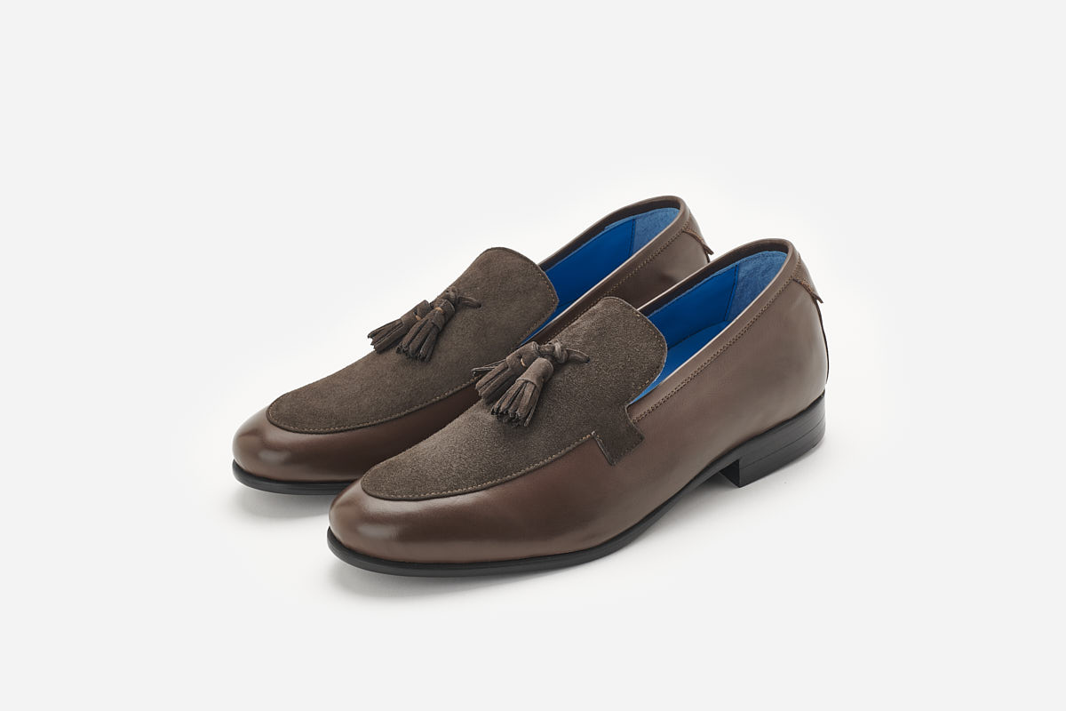 Tassel leather loafer with suede details